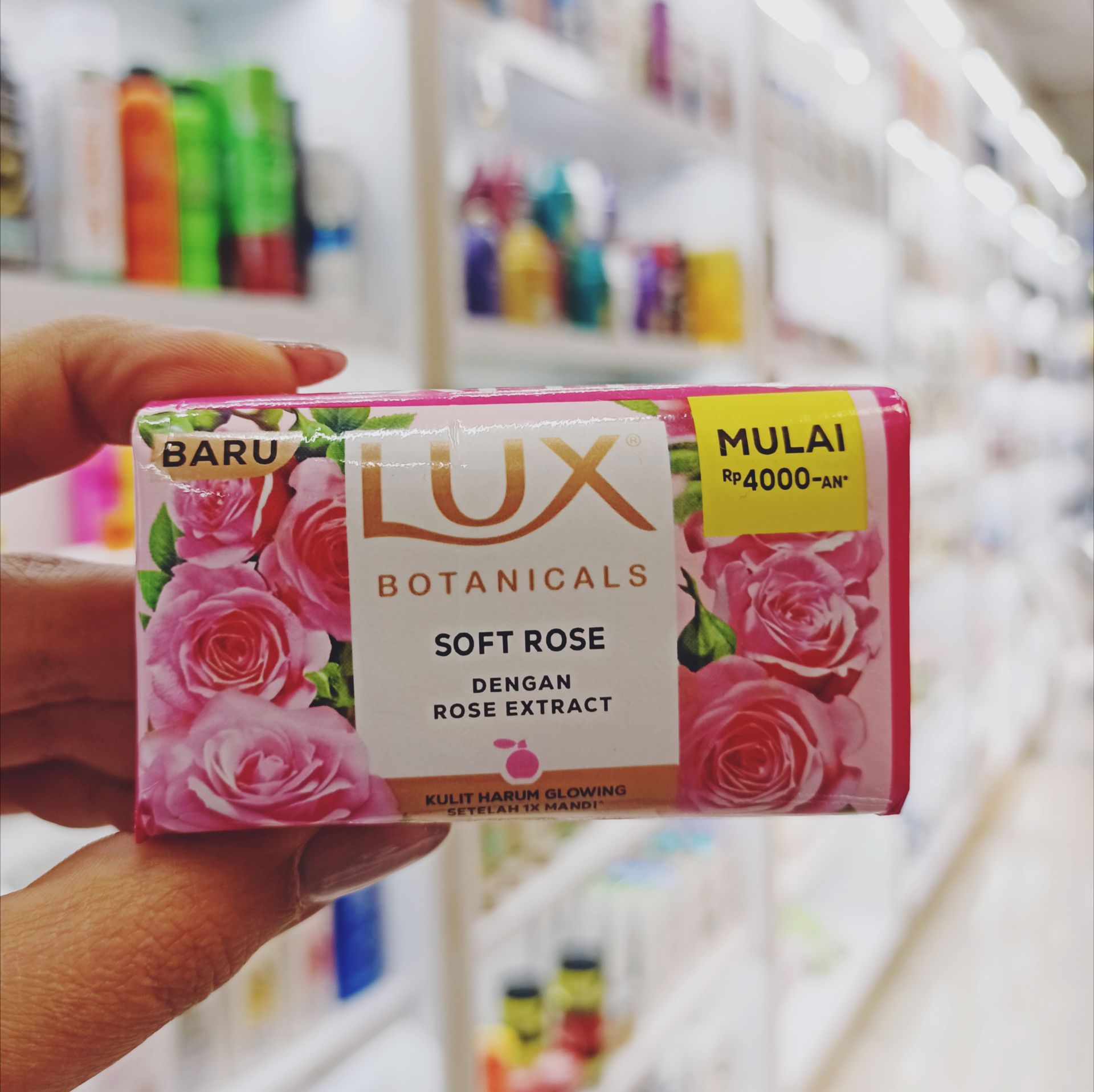 صابون لوکس با رایحه Soft Rose