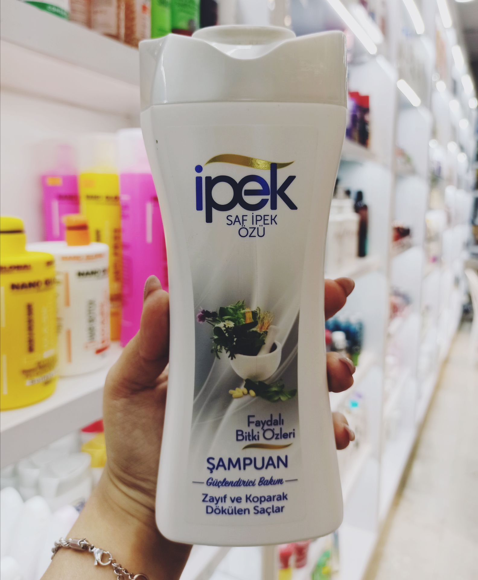 شامپو گیاهی ایپک ipek برای موهای نازک و ضعیف ipek