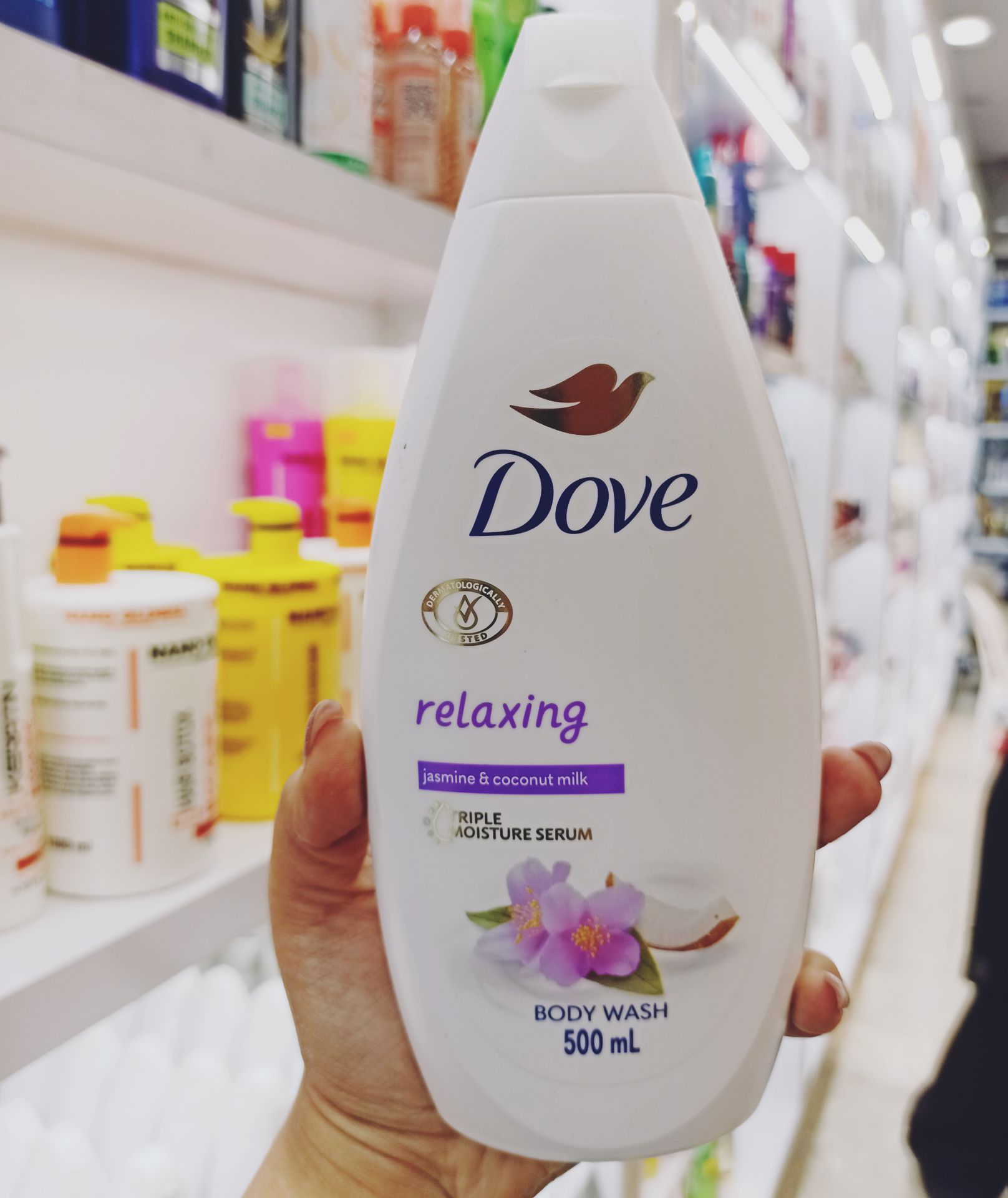 شامپو بدن داو Dove مدل Relaxing با رایحه یاس و شیر نارگیل