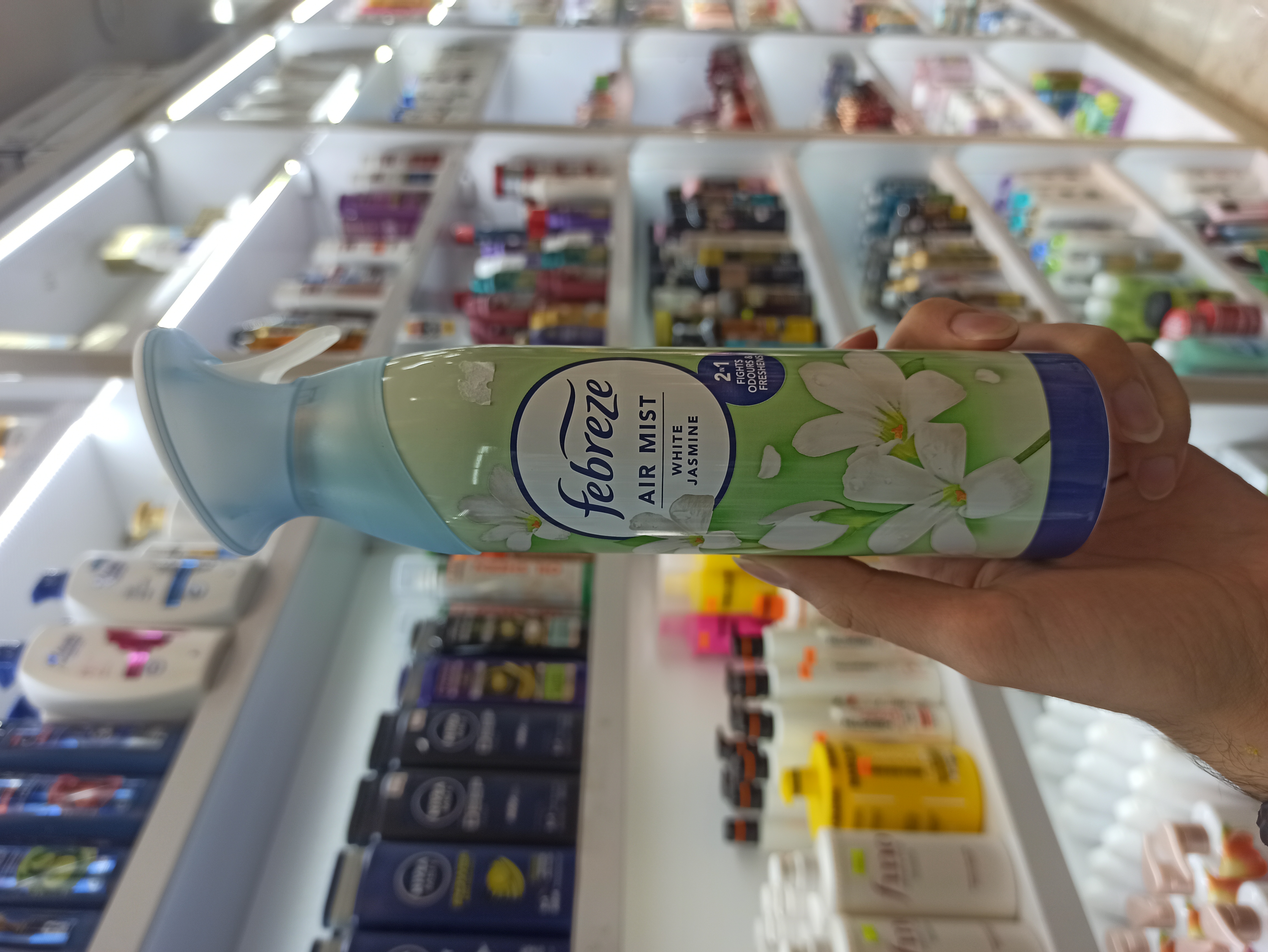 اسپری خوشبو کننده هوای فبرز رایحه یاس سفید حجم 185 میل febreze