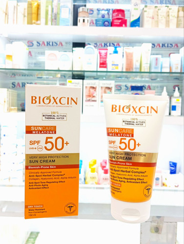 کرم ضد آفتاب بی رنگ بیوکسین BIOXCIN ضد لک حجم 150 میل مناسب انواع پوست