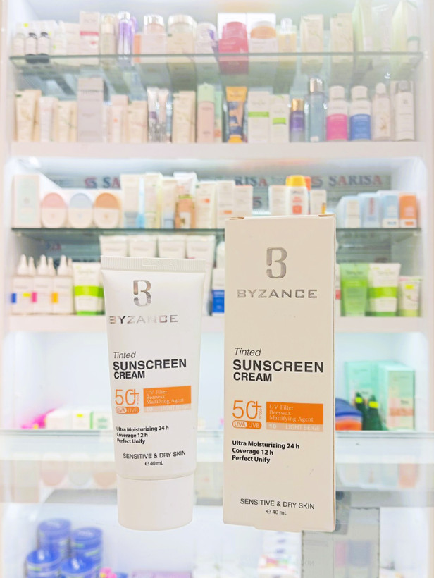 کرم ضد آفتاب رنگی بیزانس SPF50 بژ طلایی ۴۰ میلیلیتر – مناسب پوست خشک با پوشش طبیعی
